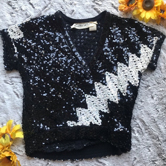 Vintage Tops - Vintage Knit Sequence Black and White Crop Top Sm